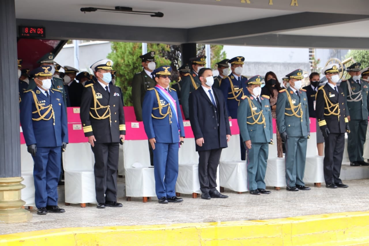 Entonación del Himno Nacional durante el acto. Foto: Ministerio de Gobierno